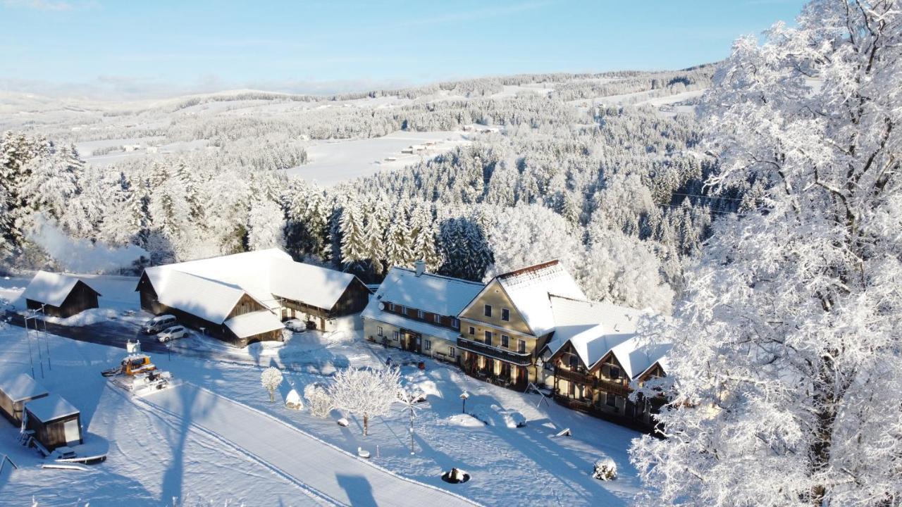Gasthof Wiesenhofer Hotel Miesenbach  Buitenkant foto