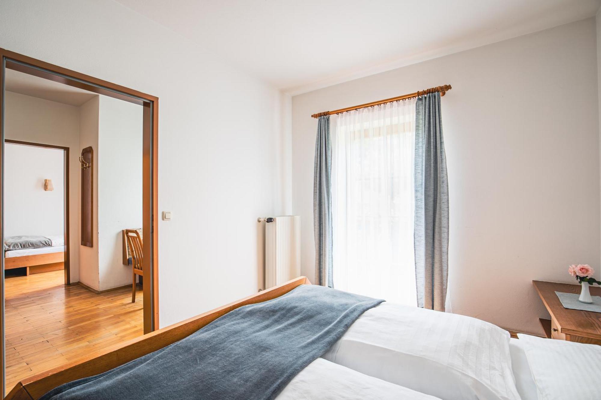 Gasthof Wiesenhofer Hotel Miesenbach  Buitenkant foto