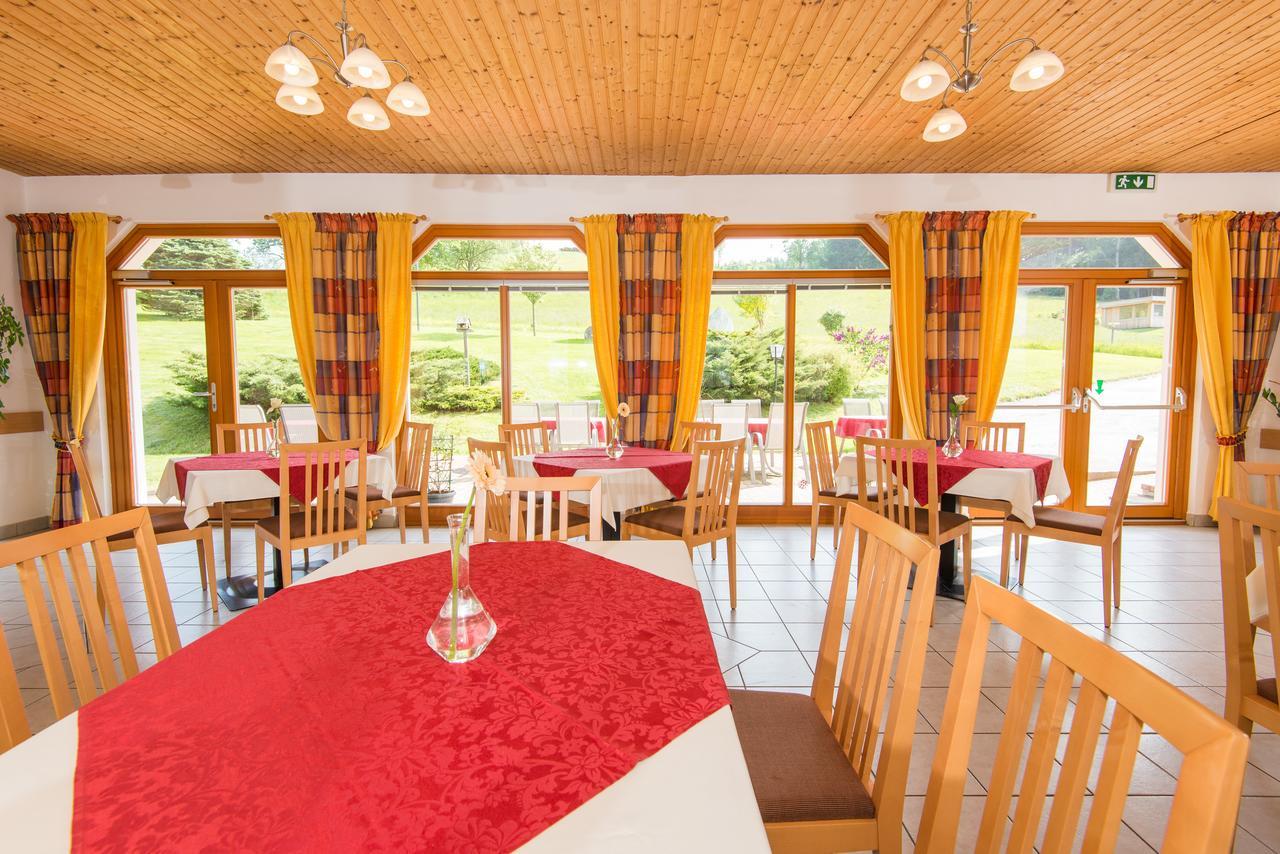 Gasthof Wiesenhofer Hotel Miesenbach  Buitenkant foto